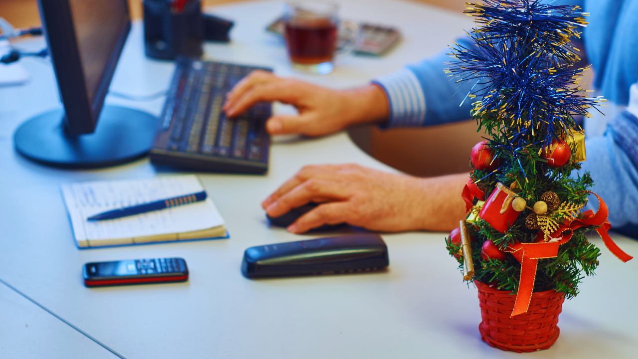 Creative Christmas Decor Ideas For Your Office Desk