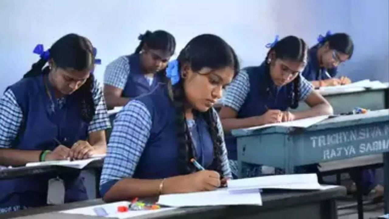  மழையால் தள்ளிப்போன அரையாண்டு தேர்வு.. நாளையே நடத்த பள்ளிகளுக்கு உத்தரவு.. விடுமுறையில் ஏதேனும் மாற்றமா? 