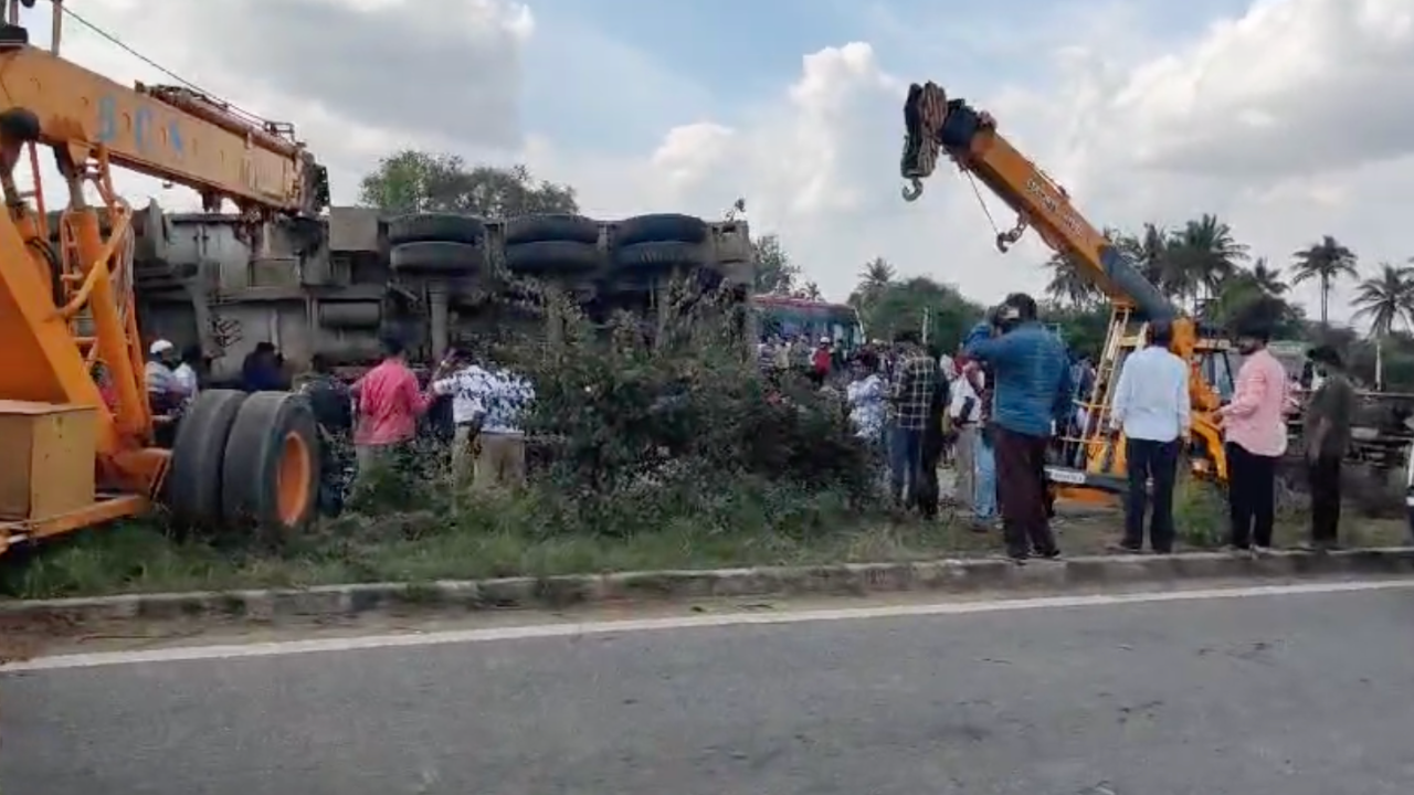 Six Dead as Container Crushes Car in Bengaluru Rural