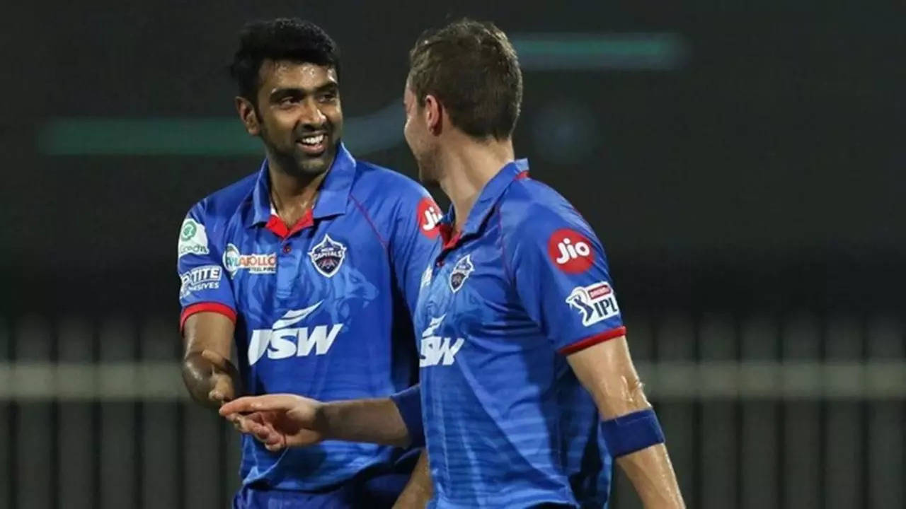 R Ashwin and Steve Smith