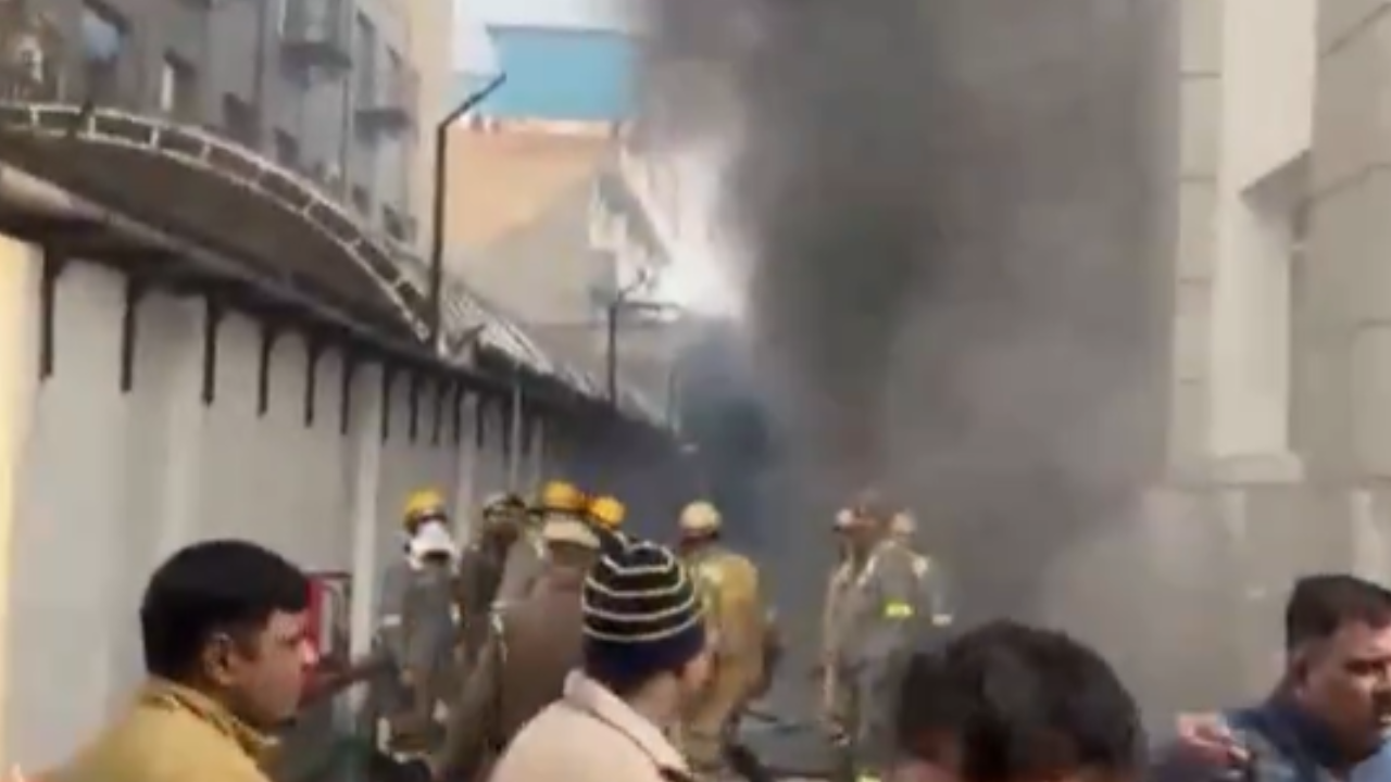 Fire at Noida building