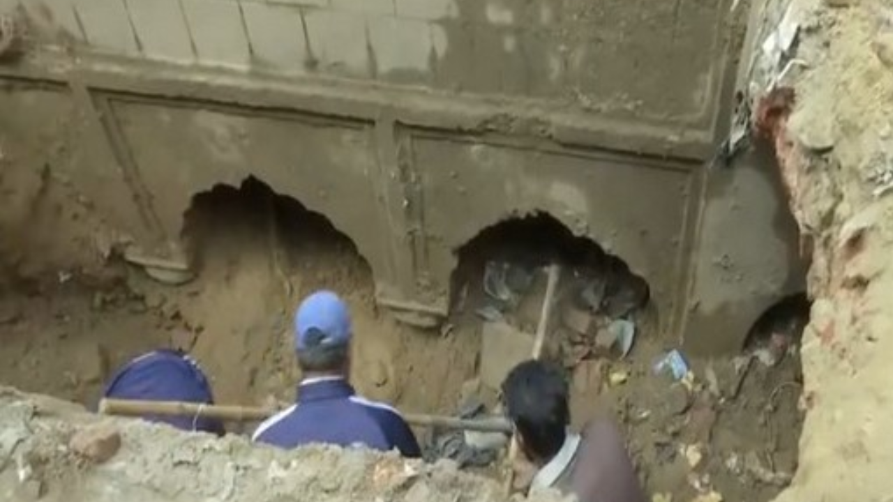 Sambhal's District Magistrate Rajendra Pensiya on Sunday confirmed that a 'baoli' with an area of 400 square meters has been uncovered.