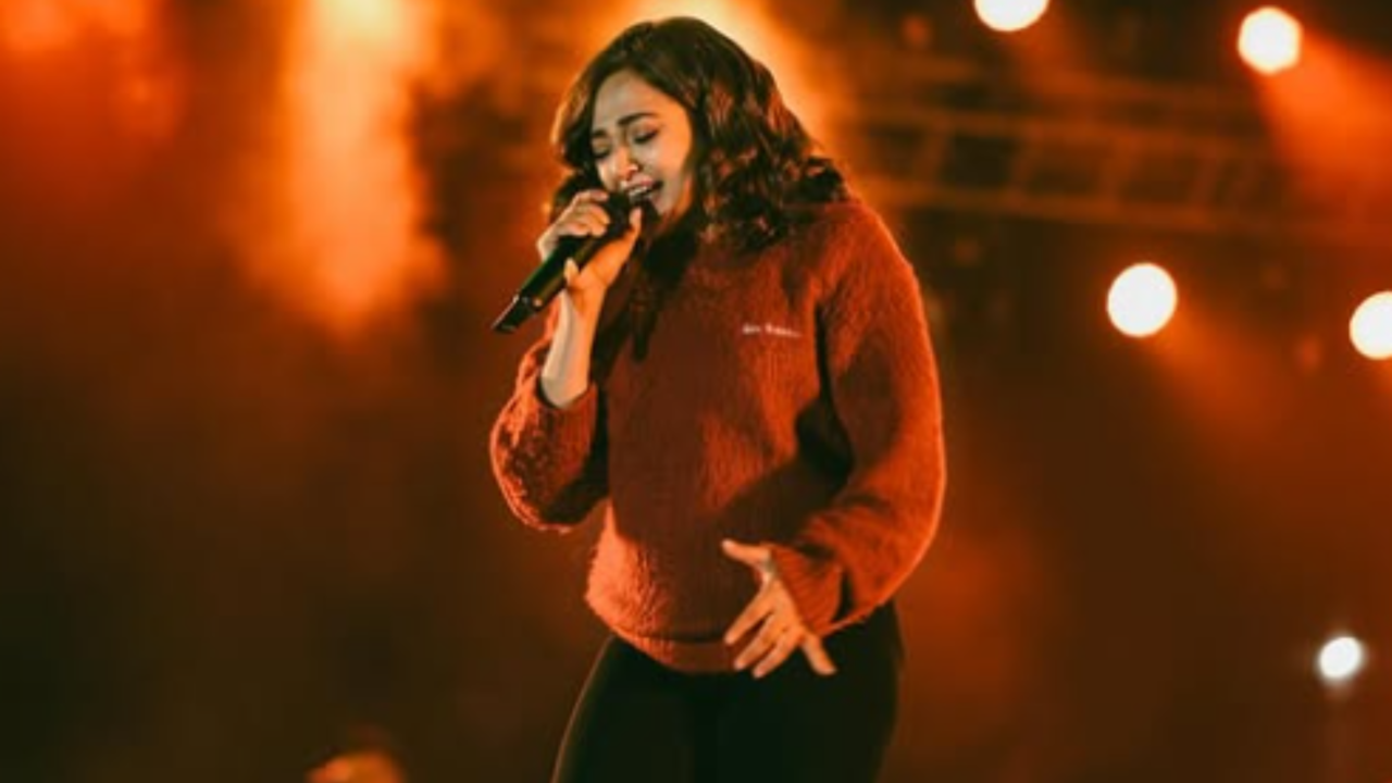 Monali Thakur Criticizes The Organizers Of The Varanasi Show As She Walks Out In The Middle Of The Concert- I Am Disheartened…