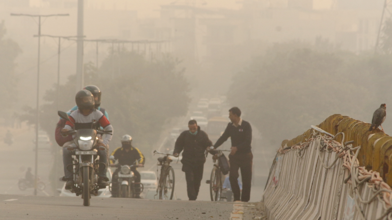 Delhi’s AQI Crosses 400: Stage-IV GRAP Measures Revoked, Stricter Stage-III Actions Continue