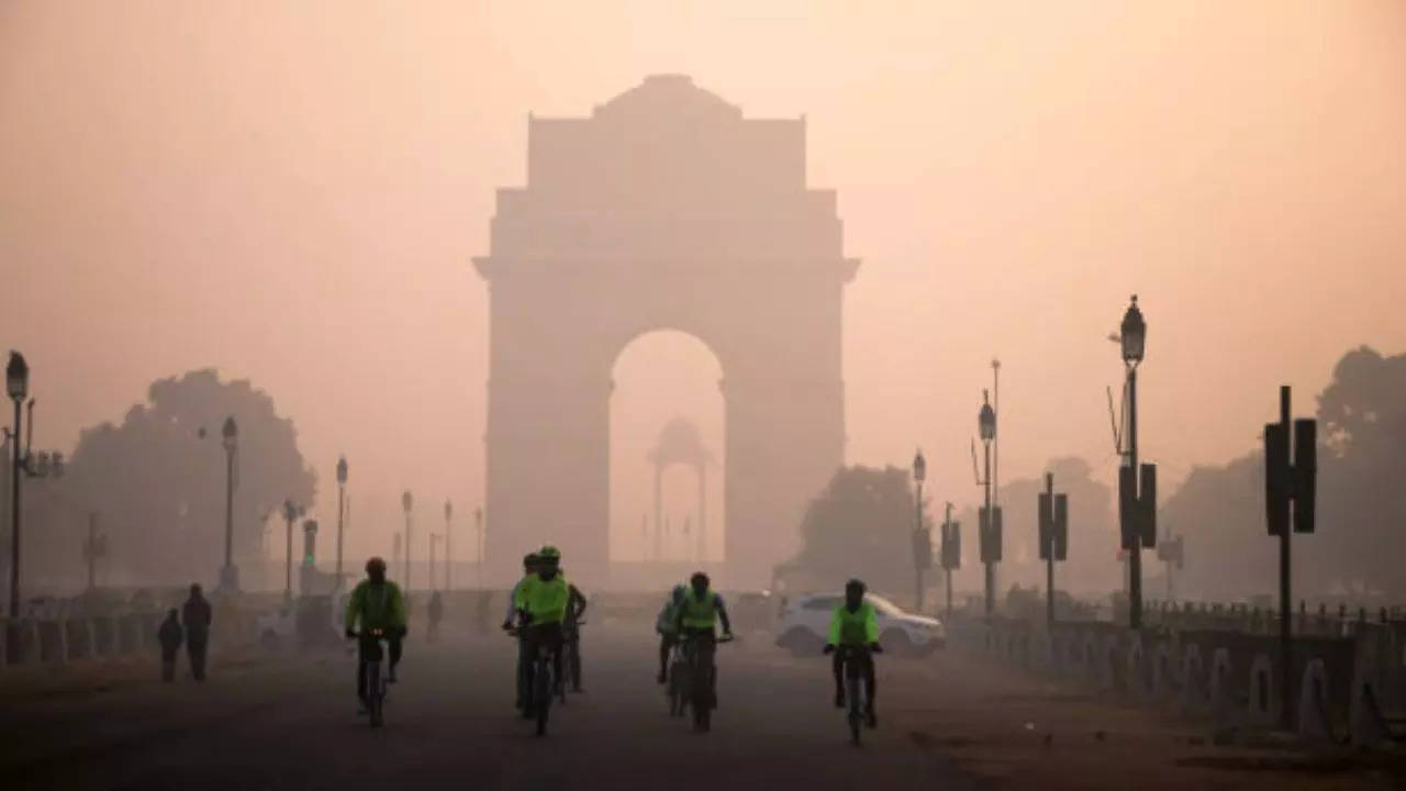 Mercury Drops And AQI Improves In Delhi Day After Rain, Airport Issues Advisory, Trains Delayed Amid Fog Alert | Times Now