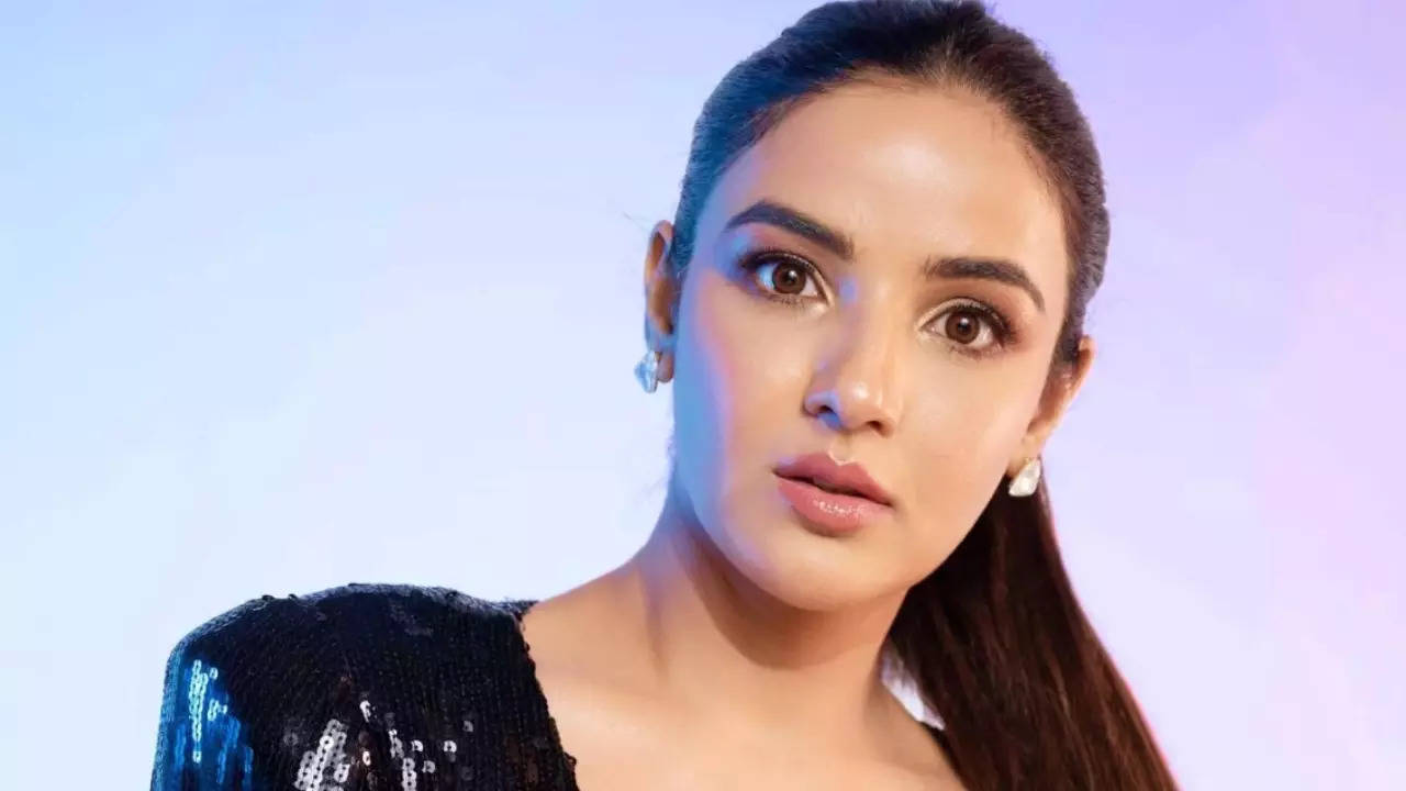 Jasmin Bhasin Disappointed With British Airways’ Service: You Are Not At All Worth It