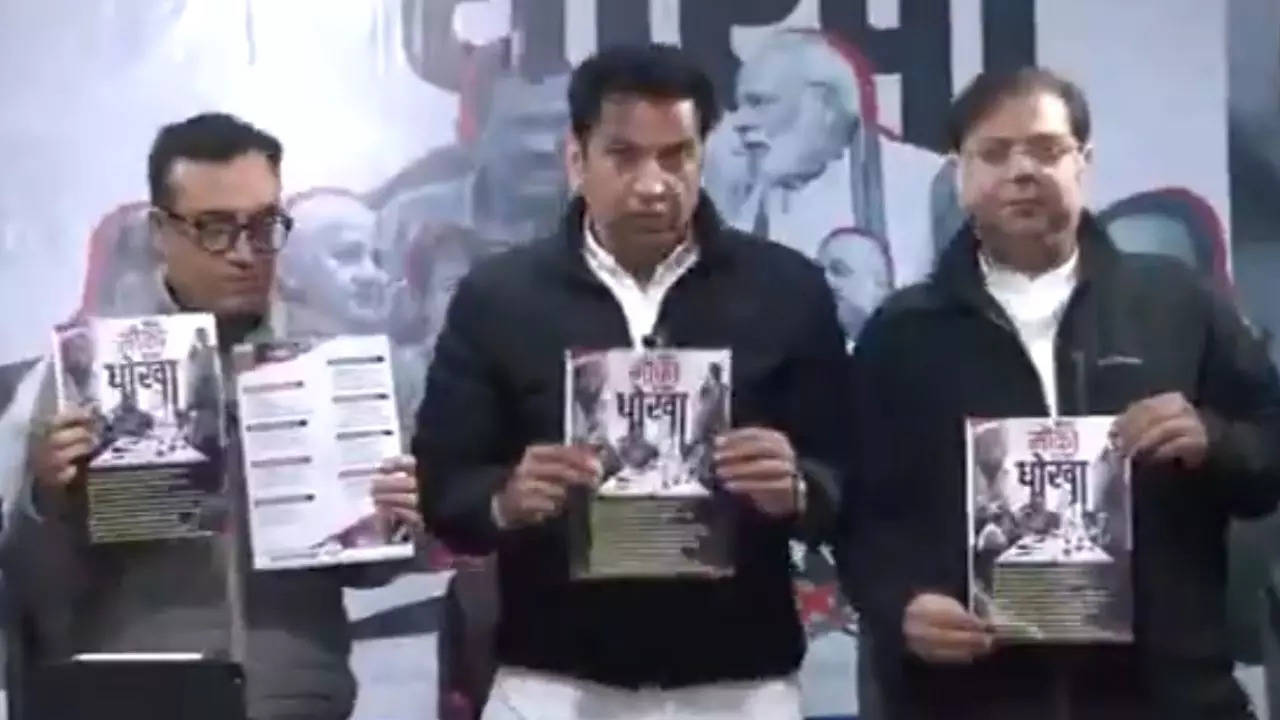 Delhi Congress chief Devendra Yadav and party leader Ajay Maken unveil Congress booklet on AAP and BJP 'misgovernance'