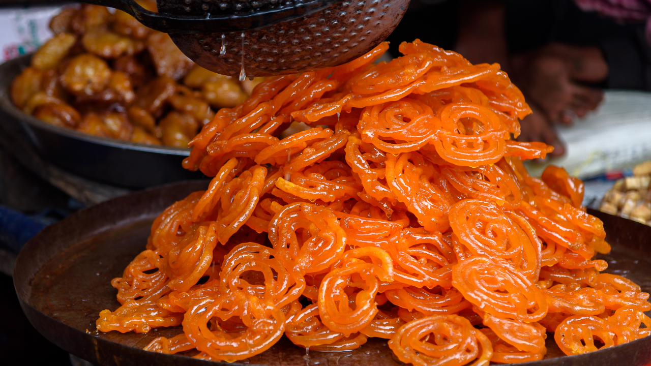 Top Jalebi Joints in Indore's Sarafa Bazaar credits- instagram