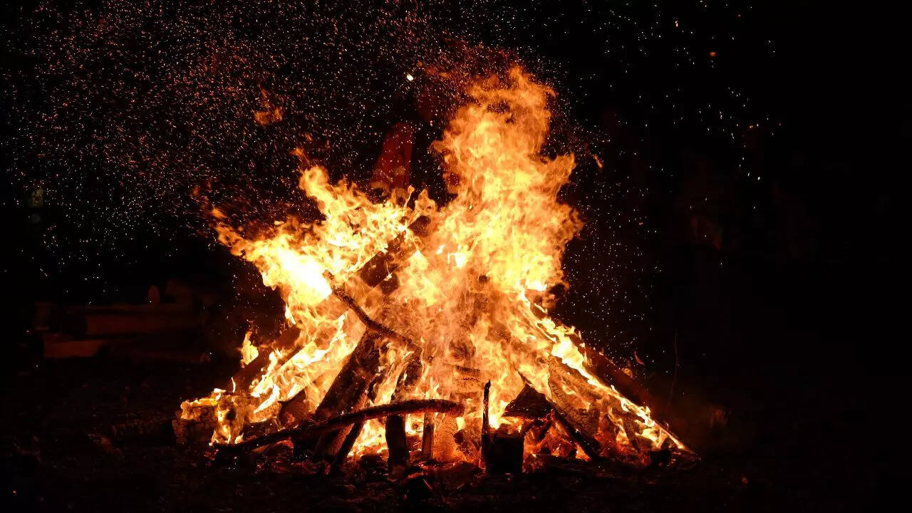 Men Risk Lives by Lighting Bonfire at Petrol Pump.