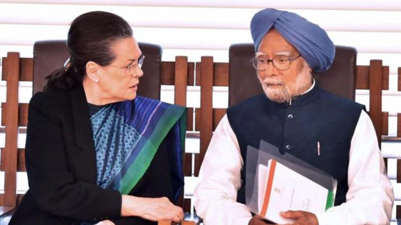 Sonia Gandhi with Manmohan Singh