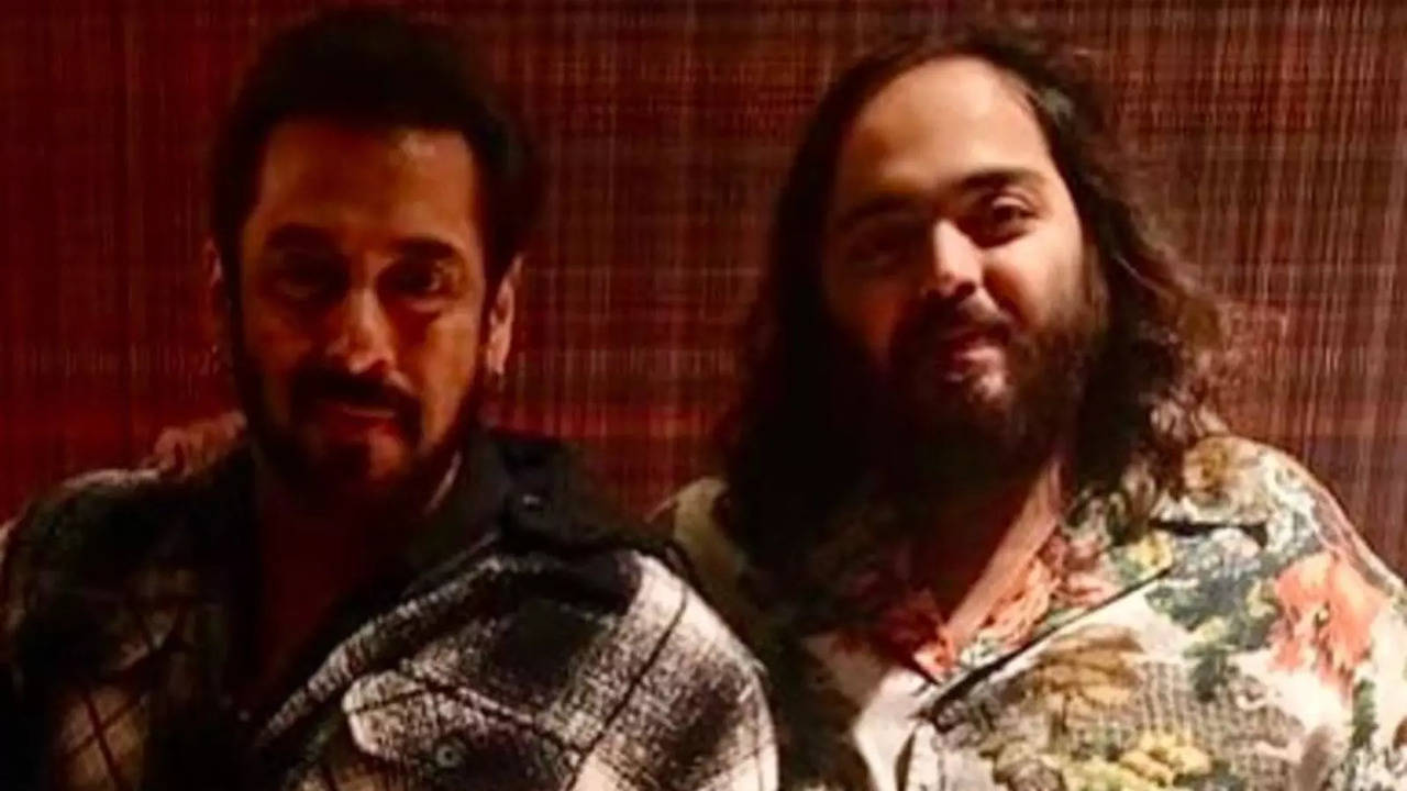 Salman Khan, Anant Ambani's Photo From Sikandar Actor's Birthday Party At Jamnagar Is Unmissable