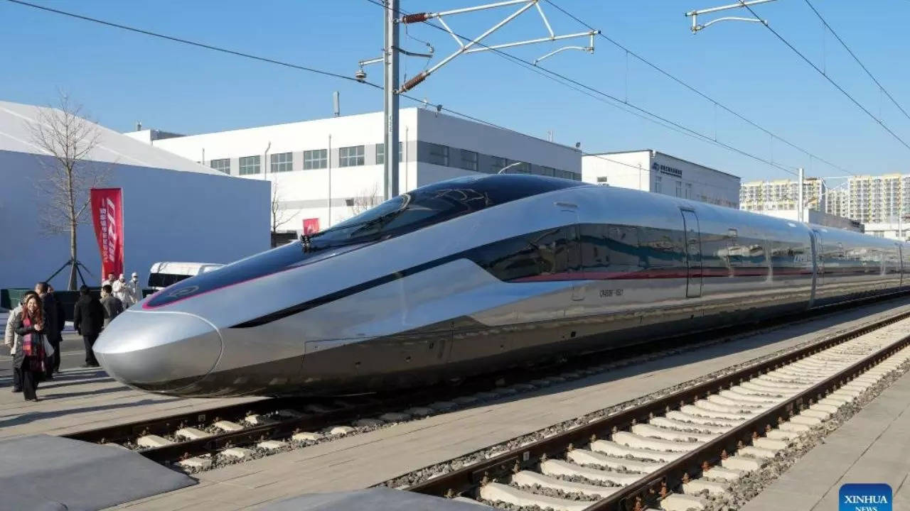 CR450 bullet train. Credit: X/@XHNews