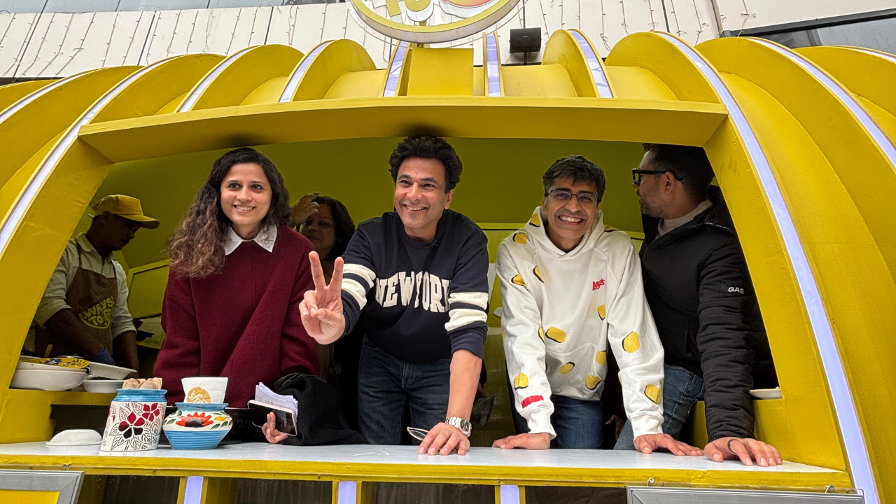 Chef Vikas Khanna's cooks delicious chaats at Lays food truck