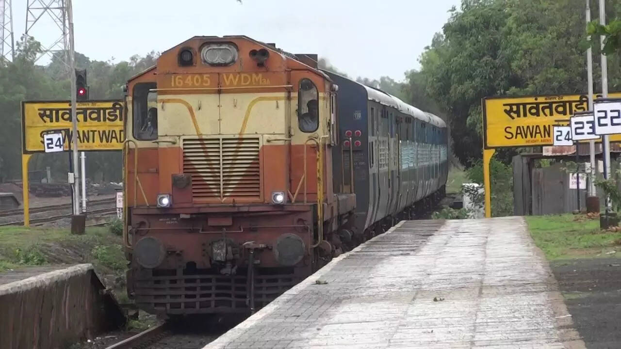 nagpur madgaon express stop approved at sawantwadi