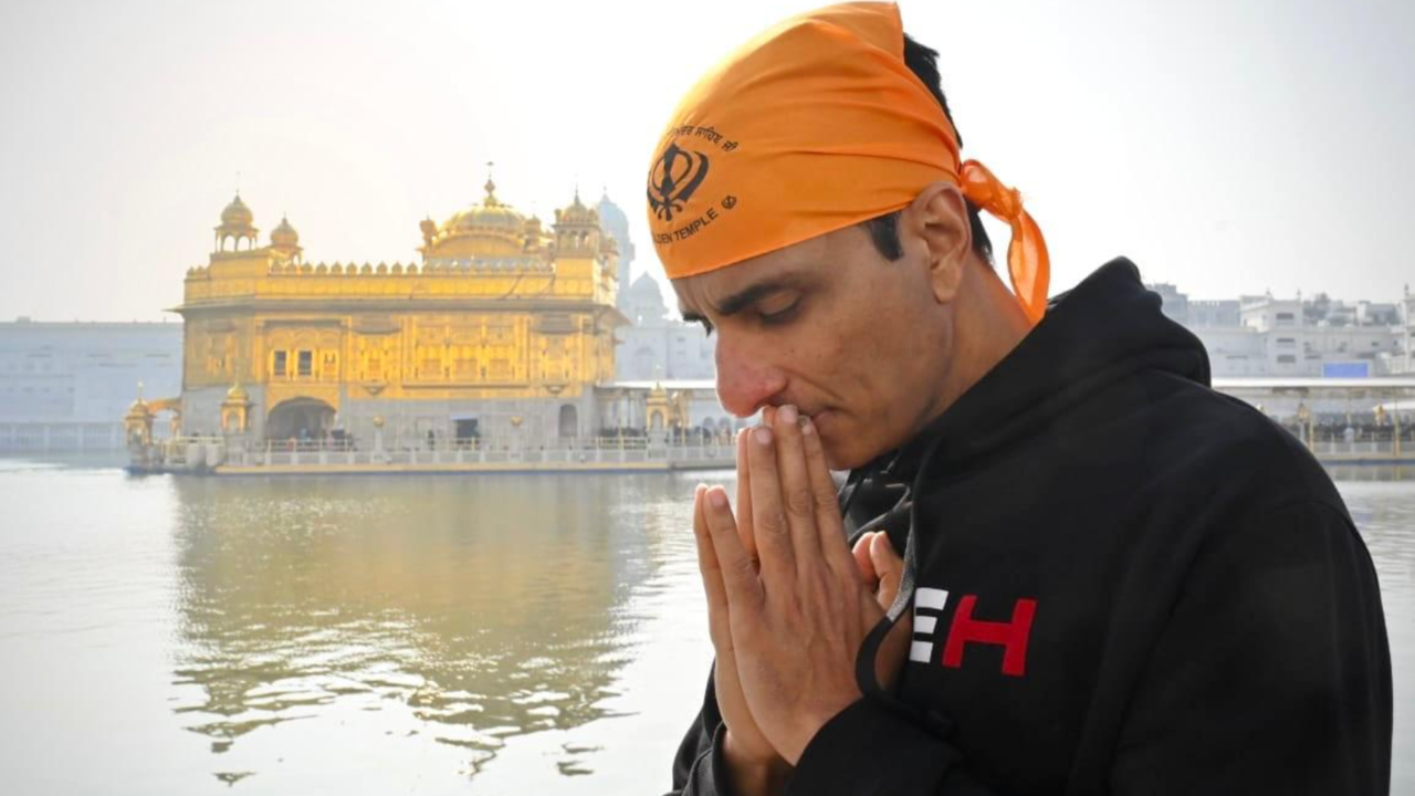 Sonu Sood Returns To His 'Homeland' Punjab With Fateh. Visits Golden Temple, Wagah Border