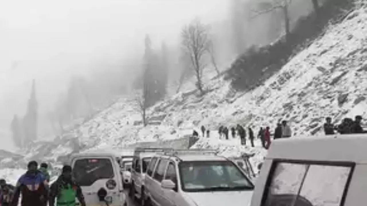 Massive Gridlock in Manali-Solang.