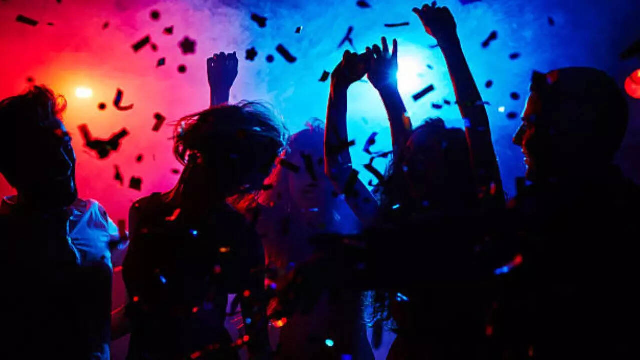 pune pub's new year party invite contains condoms and ors sachets, congress seeks action