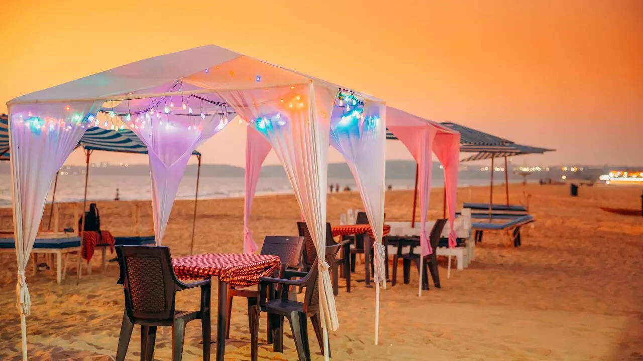 Goa’s Tourist Season Faces Mixed Reactions Over Crowds and Costs