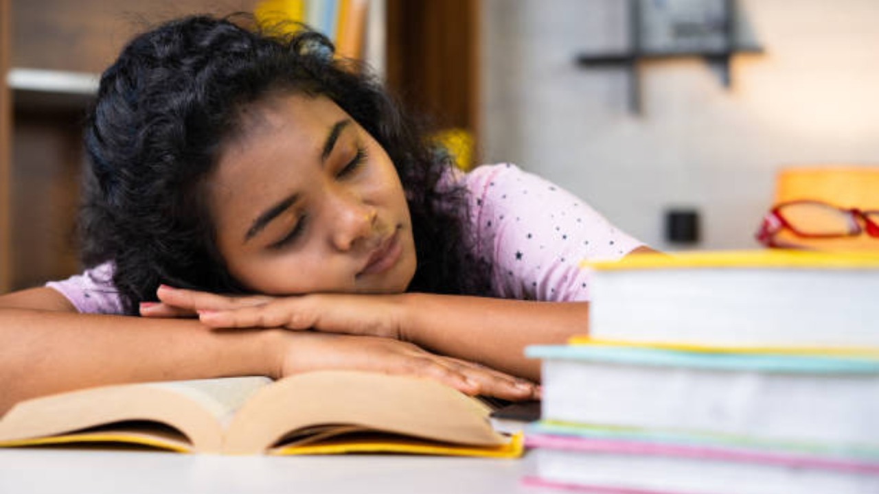 tips to avoid falling asleep while studying