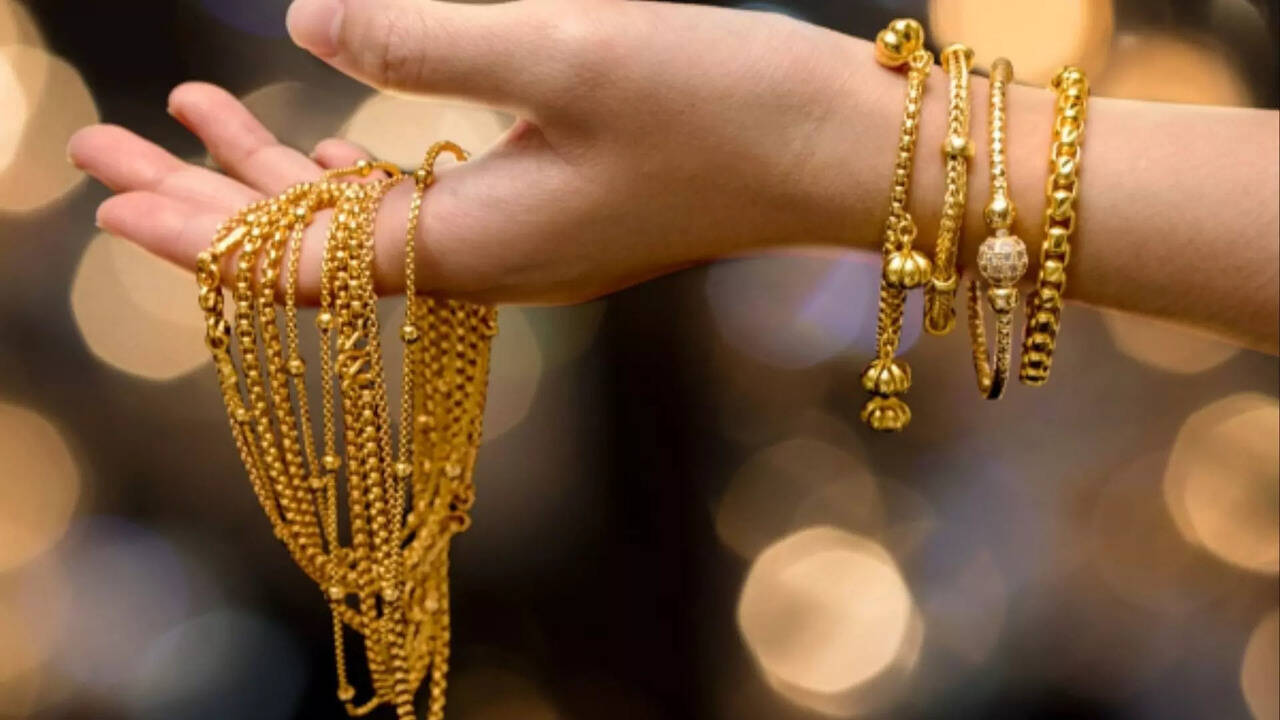  புத்தாண்டில் நகை வாங்க திட்டமா.. இன்றைய தங்கம் மற்றும் வெள்ளி விலை நிலவரம் 