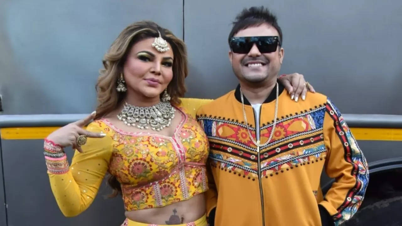 Rakhi Sawant Uses Cuss Words For Ritesh Singh And Other Close Friends, Wants To Block Them – Watch