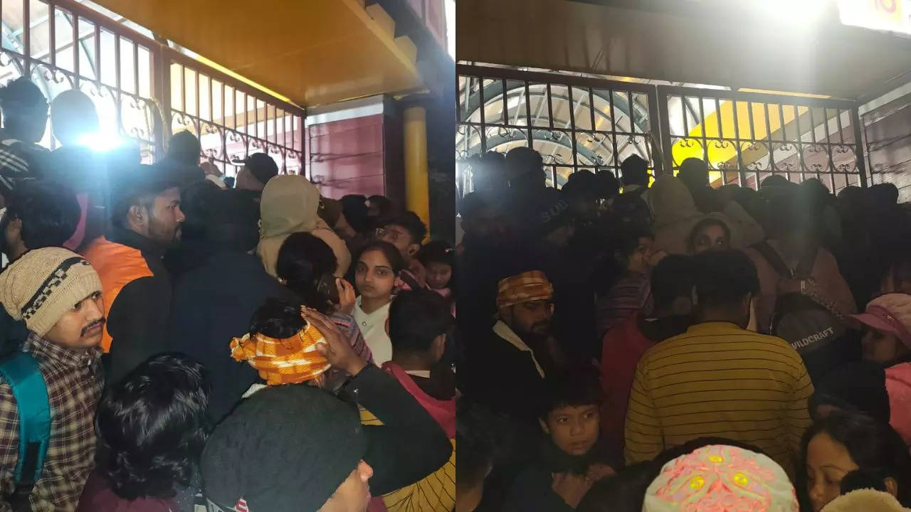 Chaos At Metro Stations In Delhi