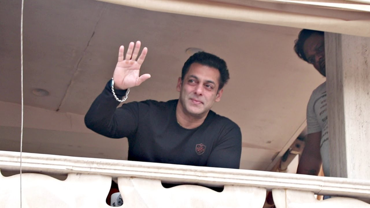 Salman Khan Extends New Year Wishes To Paps As He Returns To Mumbai Post Celebrating B'Day In Jamnagar