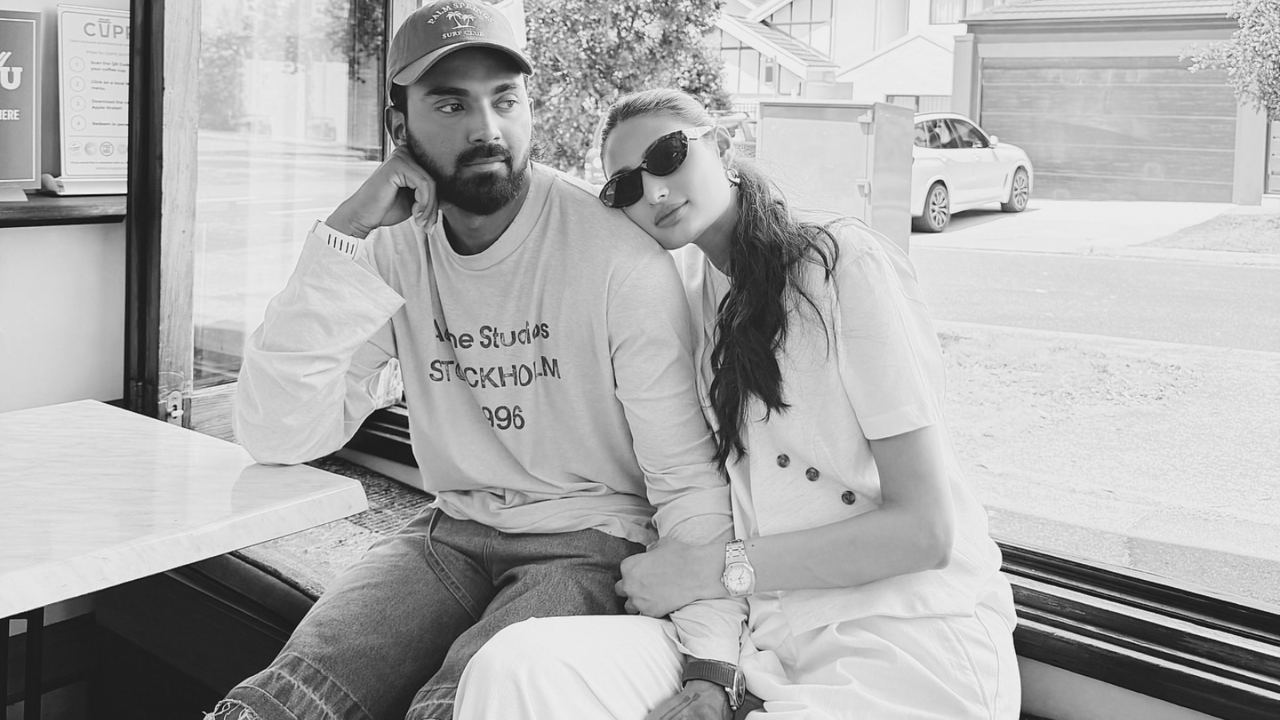 Athiya Shetty Flaunts Baby Bump In New Year Post Dump With Hubby KL Rahul: New Beginnings...