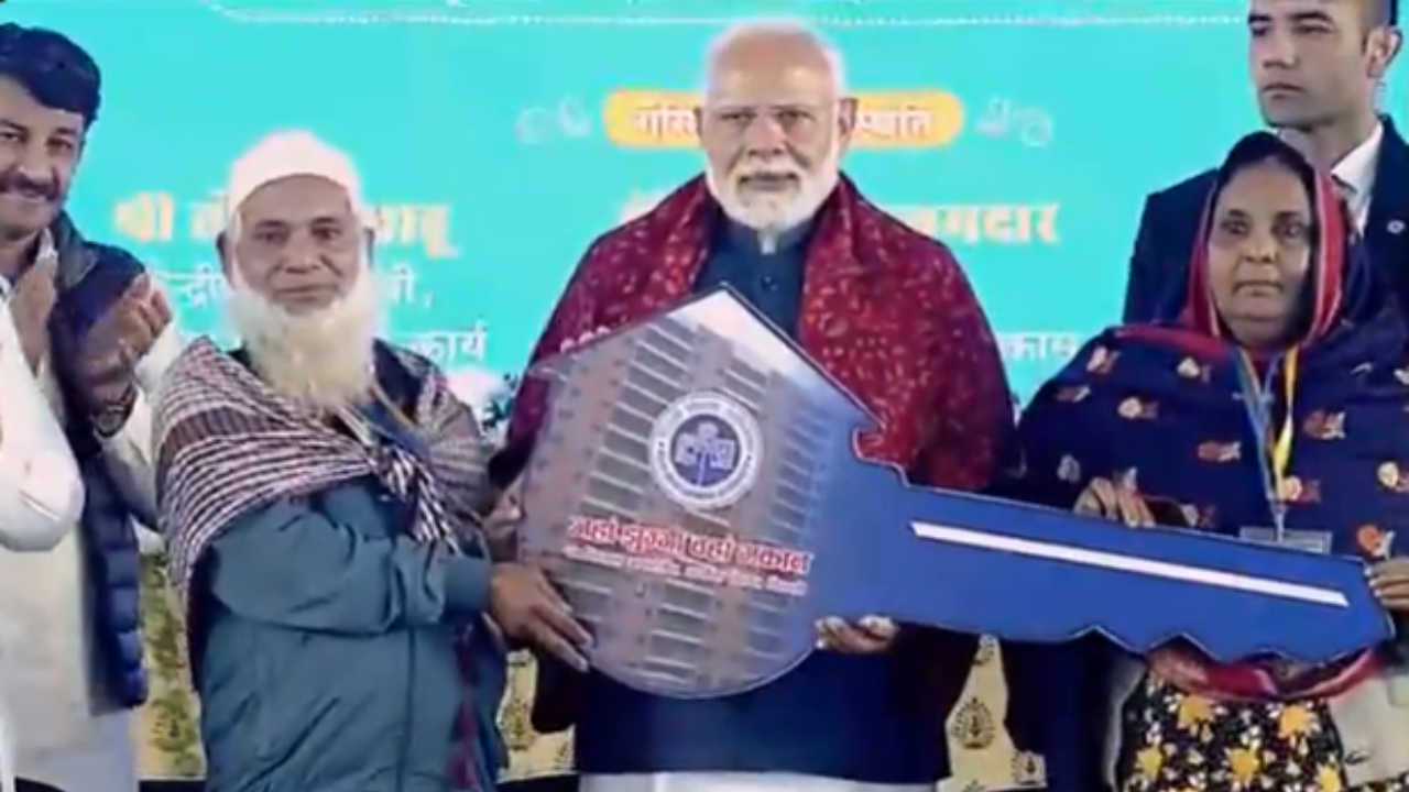 Breaking News LIVE PM Modi Hands Over Keys Of Newly-Constructed Flats To Delhi Slum-Dwellers