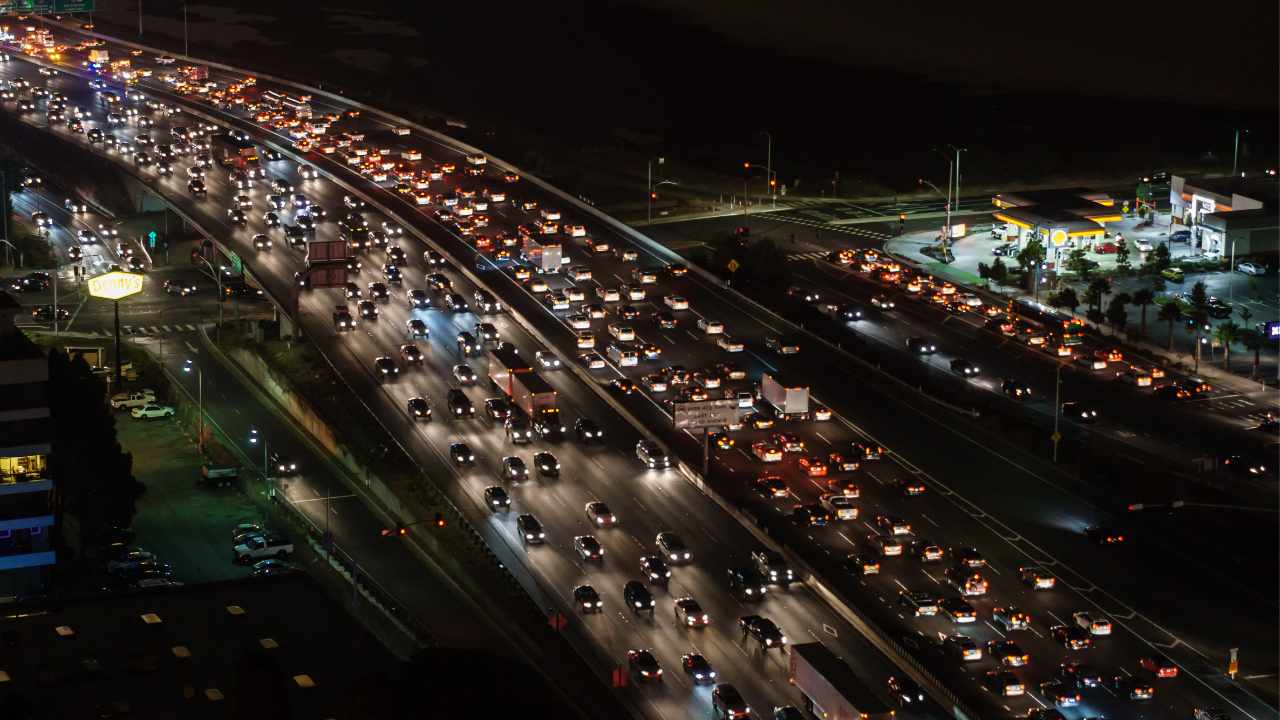 pune among india’s most traffic-congested cities, commuters spending 28 mins for just 10 km
