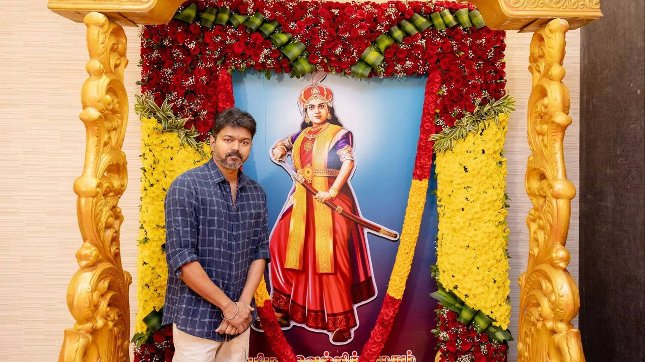  பெண்ணுரிமை போற்றுவோம்; அரணாக இருப்போம்.. வேலு நாச்சியார் பிறந்தநாளில் தவெக தலைவர் விஜய் உறுதிமொழி 