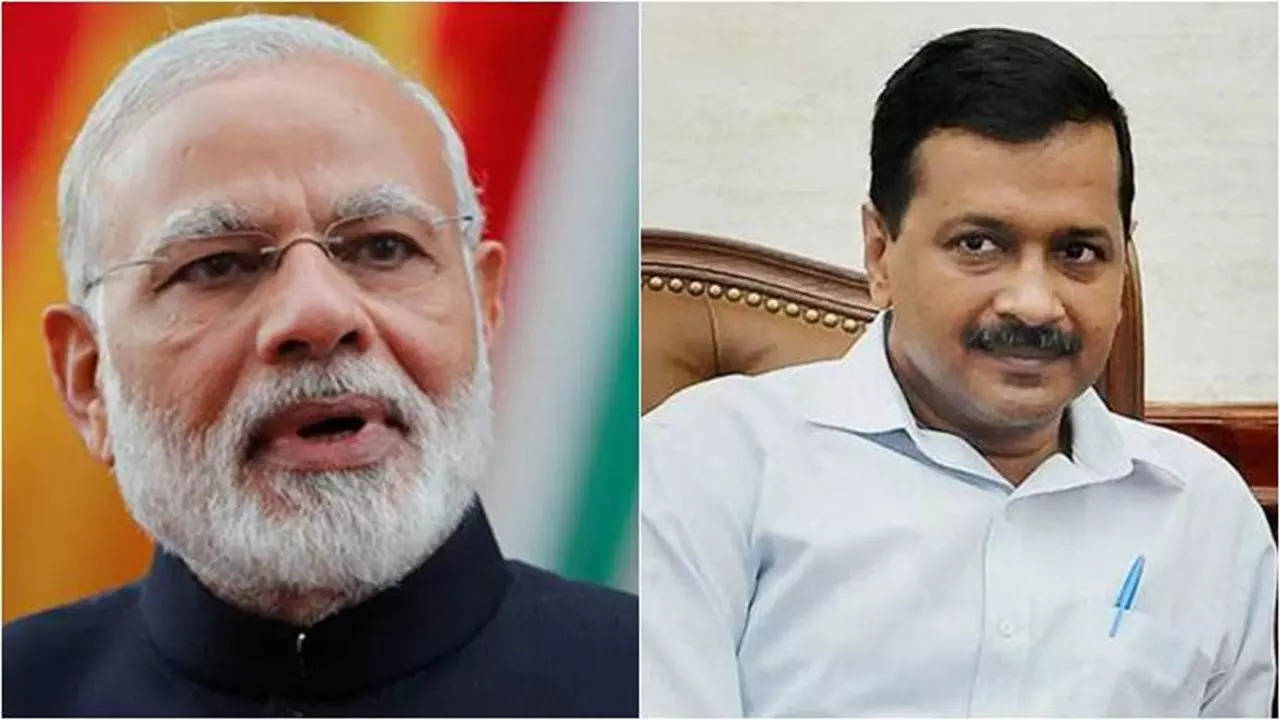 PM Modi (L) Arvind Kejriwal (R)