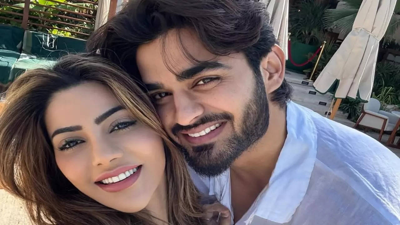 Bigg Boss Marathi 5’s Nikki Tamboli-Arbaz Patel Get Cosy As They Spend Quality Time In Dubai