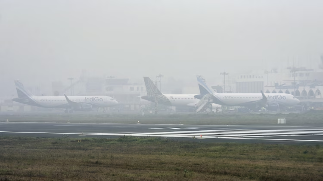 Fog delays 400 flights in Delhi