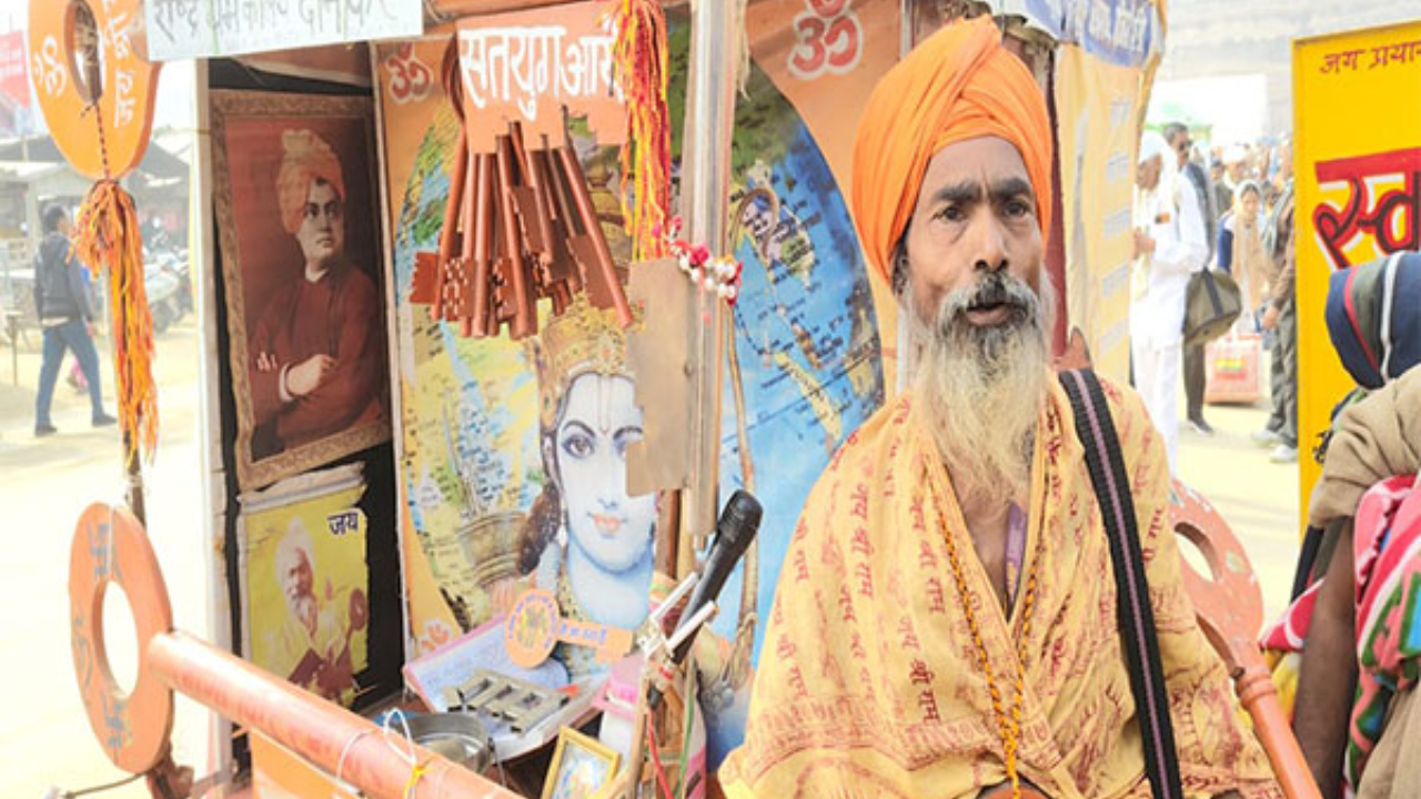 'Ram Naam Ki Chabhi' Baba at Maha Kumbh