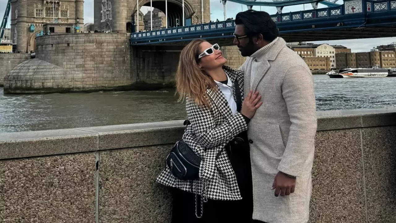 Arti Singh-Dipak Chauhan’s London Trip Moments Are All About Love And Romance