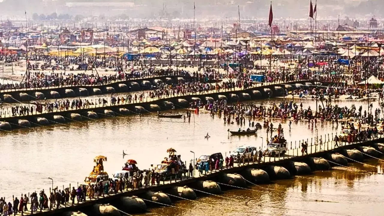 mahakumbh mela 2025 increased the number of pontoon bridges to 30