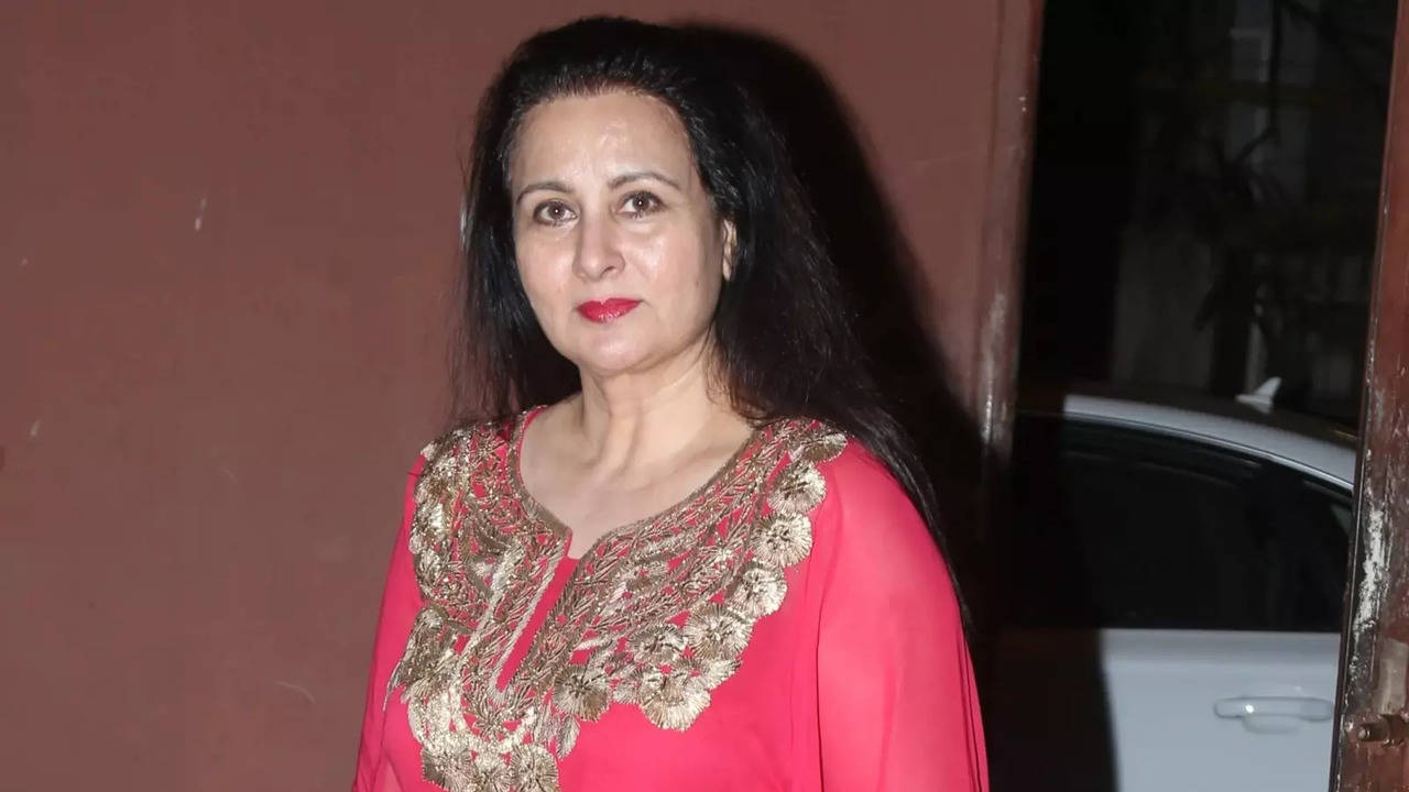 Robbery At Poonam Dhillon's Khar Residence, Painter Arrested For Stealing Diamond Earring, Rs 35,000 And USD 500