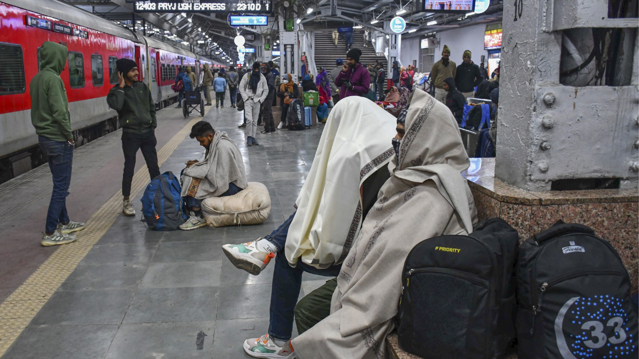 maha kumbh mela 2025: changes in train schedules at prayagraj station, these special services announced