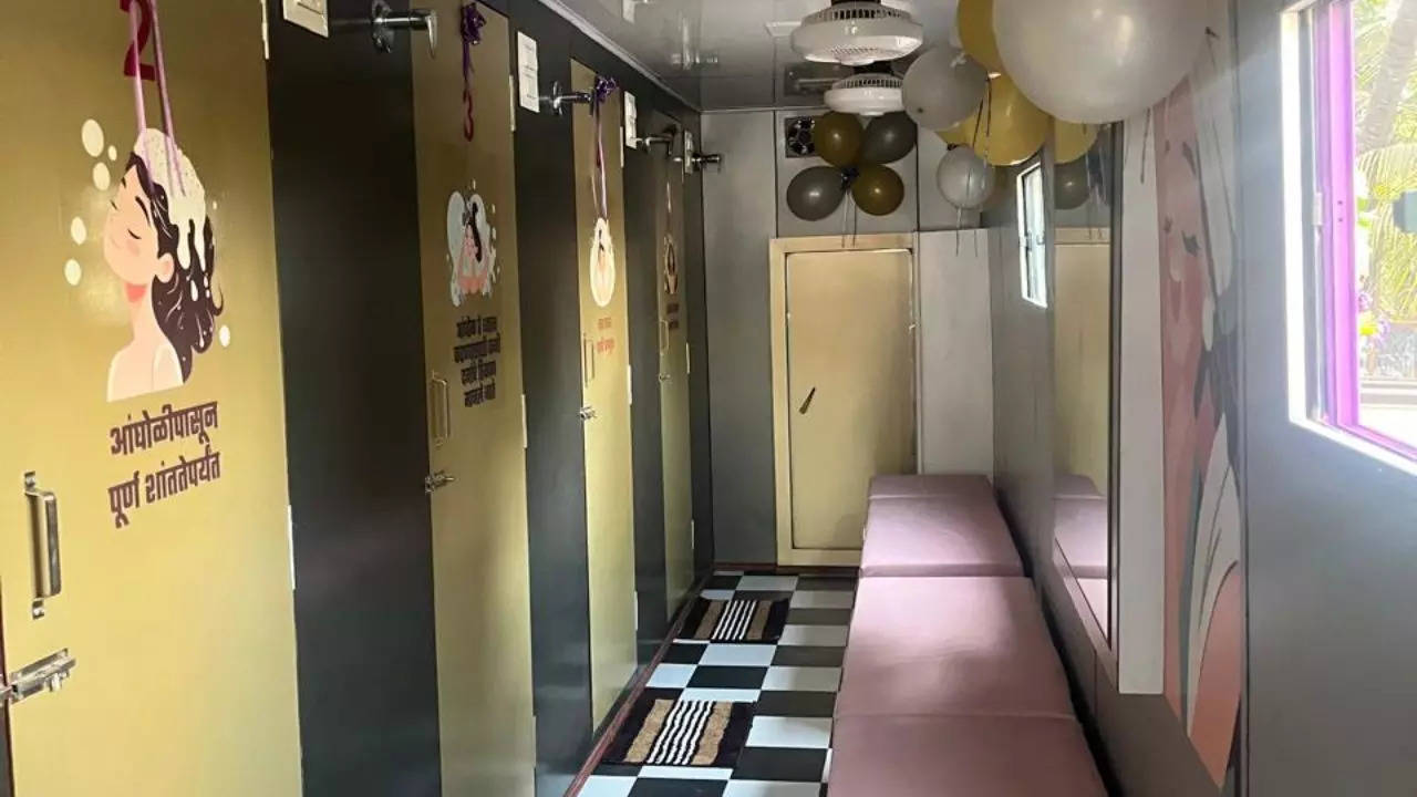 Women's mobile washroom