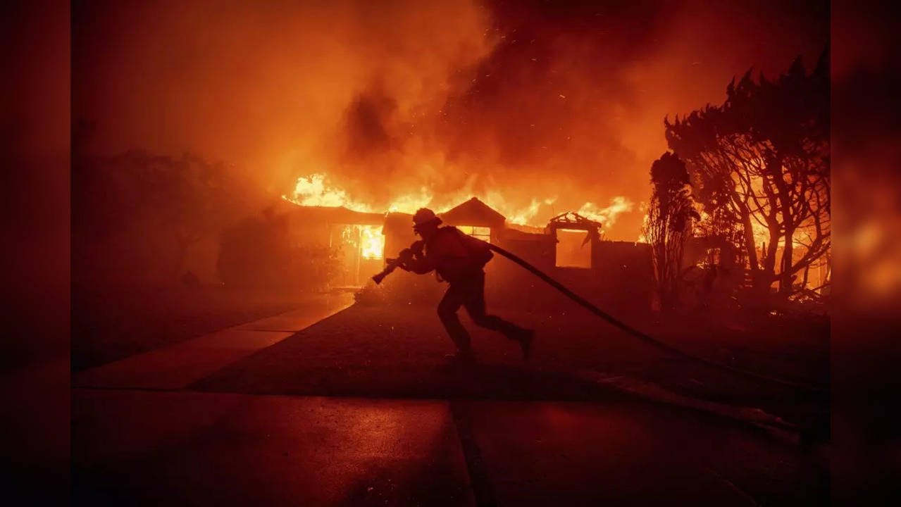 LA Wildfire Escalates  (Photo Credits: X / Twitter)