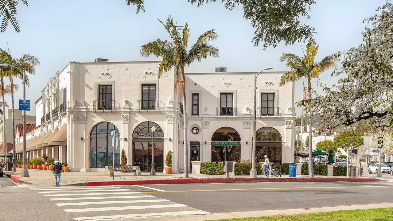 Starbucks in Palisades  (Photo Credits: X / Twitter)