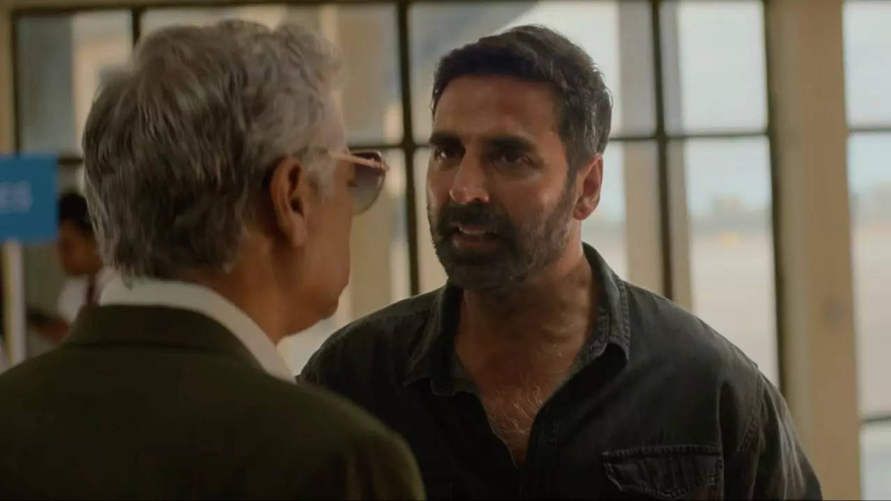 Akshay Kumar and Prakash Belawadi in the film Sarfira. Disney Hotstar/Pen Studios