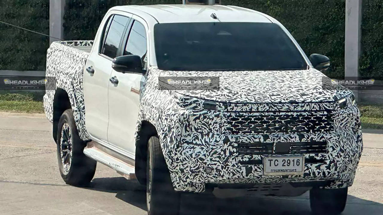 Next-Gen Toyota Hilux Spy Shot