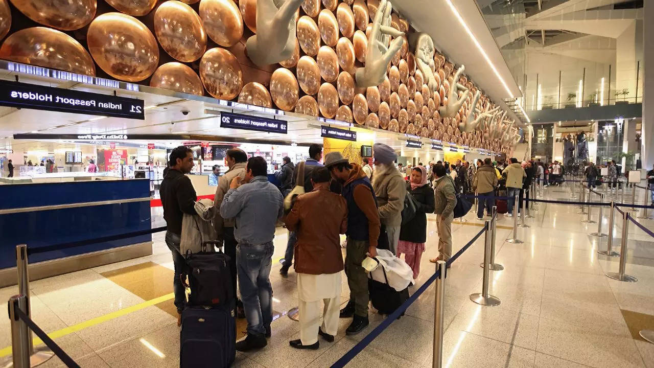 Flying Around Republic Day? Delhi Airport Closures To Affect 1300 Flights. Credit: Canva