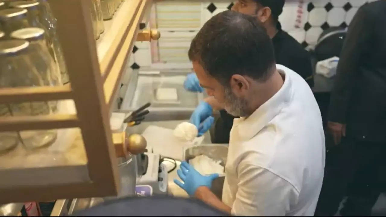 Rahul Gandhi turns barista at Keventers