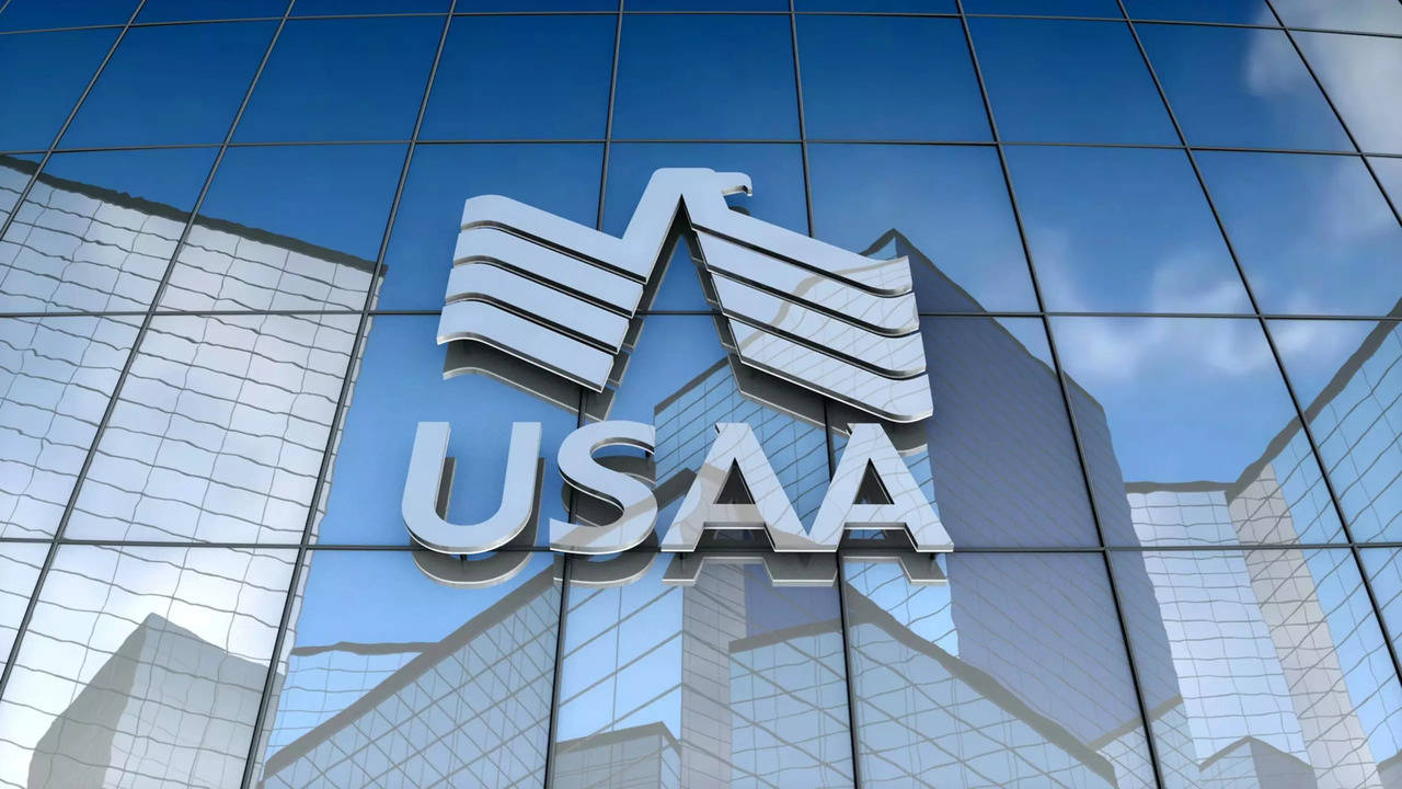 Who is the next USAA CEO?