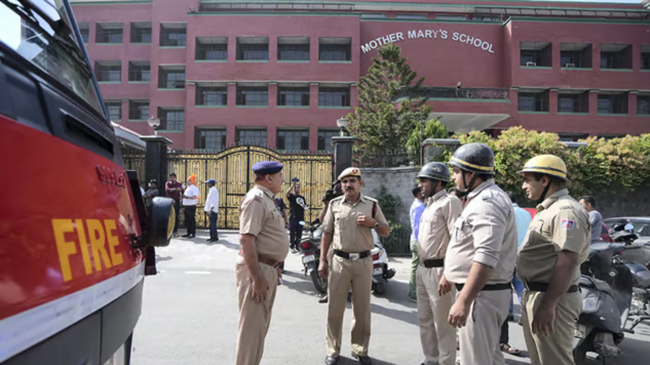 40 schools in Delhi receive bomb threat, students sent back home