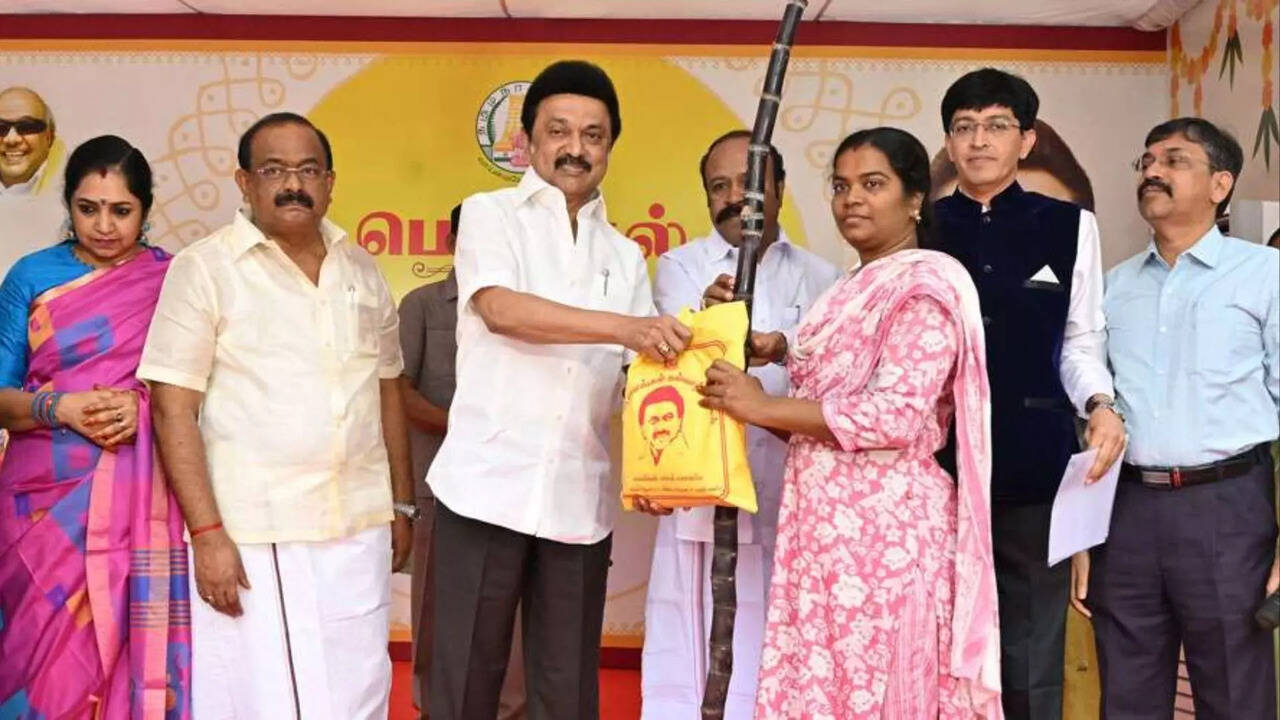  பொங்கல் பரிசுத் தொகுப்பு.. இதுவரை சுமார் 1.47 கோடி ரேஷன் அட்டைதாரர்களுக்கு விநியோகம்.. மீதமுள்ளவர்கு அரசு வெளியிட்ட முக்கிய தகவல் 