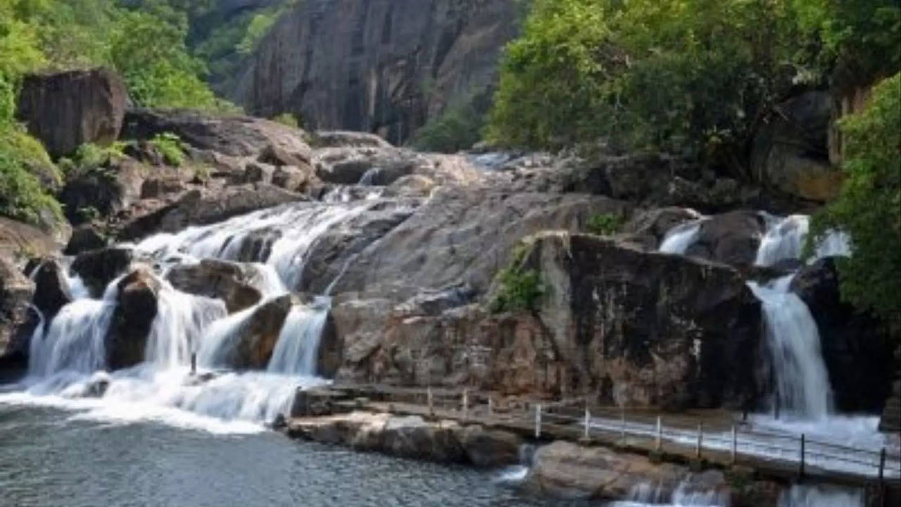 Manimutharu Falls